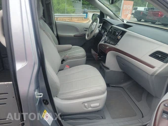 2013 Toyota Sienna Mobility XLE 7-Passenger 119.3" WB - miniatura 8