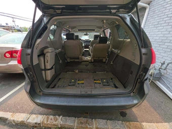 2013 Toyota Sienna XLE 8-Passenger 119.3" WB - miniatura 15