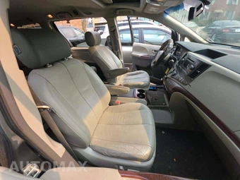 2013 Toyota Sienna XLE 8-Passenger 119.3" WB - miniatura 19