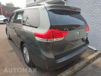 2013 Toyota Sienna XLE 8-Passenger 119.3" WB - miniatura 2