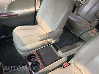 2013 Toyota Sienna XLE 8-Passenger 119.3" WB - miniatura 24
