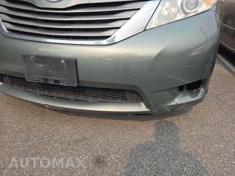 2013 Toyota Sienna XLE 8-Passenger 119.3" WB - miniatura 26