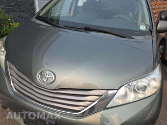 2013 Toyota Sienna XLE 8-Passenger 119.3" WB - miniatura 29