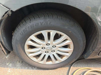 2013 Toyota Sienna XLE 8-Passenger 119.3" WB - miniatura 34