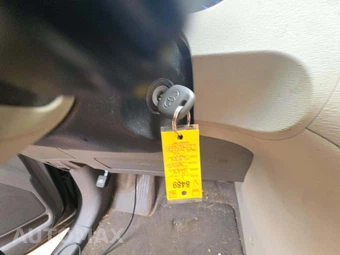 2013 Toyota Sienna XLE 8-Passenger 119.3" WB - miniatura 8