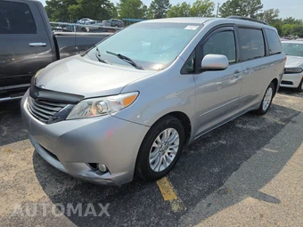 2013 Toyota Sienna XLE 8-Passenger 119.3" WB