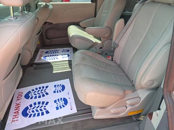 2013 Toyota Sienna XLE 8-Passenger 119.3" WB - miniatura 13
