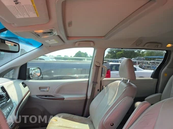 2013 Toyota Sienna XLE 8-Passenger 119.3" WB - miniatura 17
