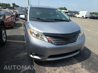 2013 Toyota Sienna XLE 8-Passenger 119.3" WB - miniatura 2