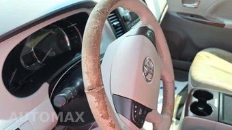 2013 Toyota Sienna XLE 8-Passenger 119.3" WB - miniatura 20