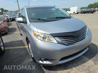 2013 Toyota Sienna XLE 8-Passenger 119.3" WB - miniatura 3