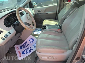 2013 Toyota Sienna XLE 8-Passenger 119.3" WB - miniatura 7