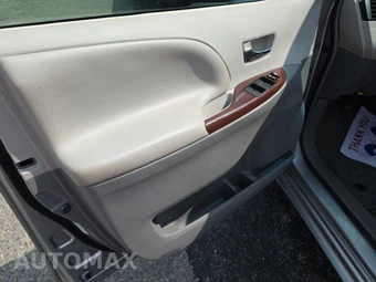 2013 Toyota Sienna XLE 8-Passenger 119.3" WB - miniatura 9