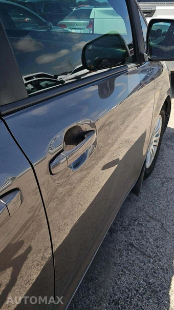 2013 Toyota Sienna XLE 8-Passenger 119.3" WB - miniatura 24