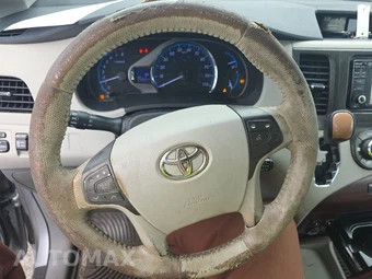 2013 Toyota Sienna XLE 8-Passenger 119.3" WB - miniatura 10