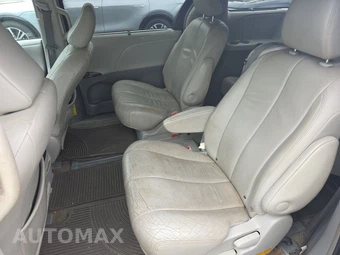 2013 Toyota Sienna XLE 8-Passenger 119.3" WB - miniatura 13