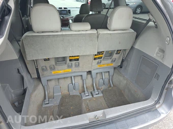 2013 Toyota Sienna XLE 8-Passenger 119.3" WB - miniatura 18