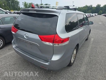 2013 Toyota Sienna XLE 8-Passenger 119.3" WB - miniatura 4