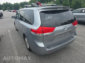 2013 Toyota Sienna XLE 8-Passenger 119.3" WB - miniatura 6