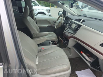 2013 Toyota Sienna XLE 8-Passenger 119.3" WB - miniatura 8