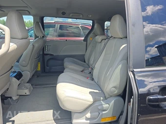 2013 Toyota Sienna XLE 8-Passenger 119.3" WB - miniatura 13