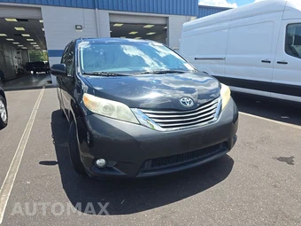 2013 Toyota Sienna XLE 8-Passenger 119.3" WB - miniatura 3