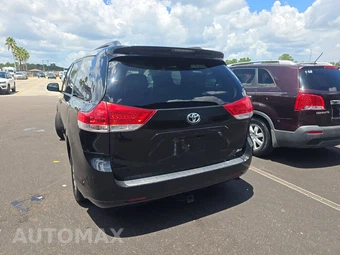 2013 Toyota Sienna XLE 8-Passenger 119.3" WB - miniatura 6