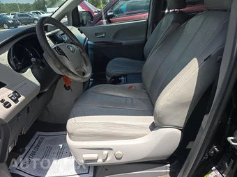 2013 Toyota Sienna XLE 8-Passenger 119.3" WB - miniatura 7
