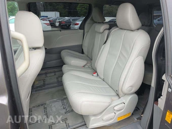2013 Toyota Sienna XLE 8-Passenger 119.3" WB - miniatura 13