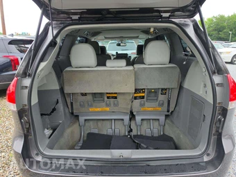 2013 Toyota Sienna XLE 8-Passenger 119.3" WB - miniatura 15