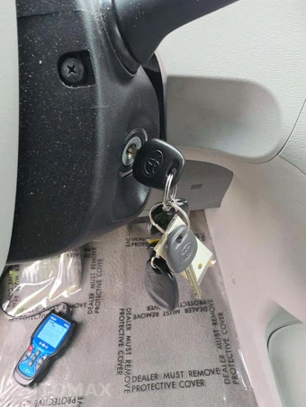 2013 Toyota Sienna XLE 8-Passenger 119.3" WB - miniatura 8