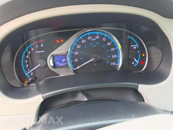 2013 Toyota Sienna XLE 8-Passenger 119.3" WB - miniatura 9