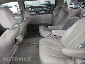 2013 Toyota Sienna XLE 8-Passenger 119.3" WB - miniatura 13