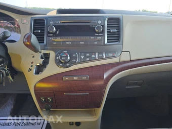 2013 Toyota Sienna XLE 8-Passenger 119.3" WB - miniatura 11
