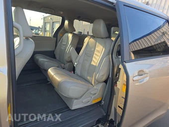 2013 Toyota Sienna XLE 8-Passenger 119.3" WB - miniatura 13
