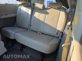 2013 Toyota Sienna XLE 8-Passenger 119.3" WB - miniatura 14
