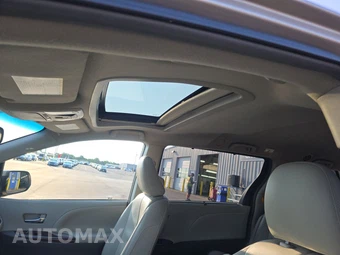 2013 Toyota Sienna XLE 8-Passenger 119.3" WB - miniatura 18