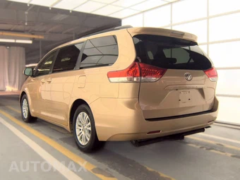 2013 Toyota Sienna XLE 8-Passenger 119.3" WB - miniatura 6