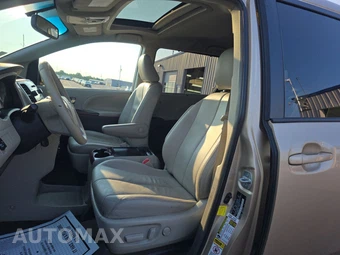 2013 Toyota Sienna XLE 8-Passenger 119.3" WB - miniatura 7