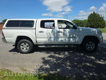 2013 Toyota Tacoma PreRunner Crew Cab Medium Bed - miniatura 4