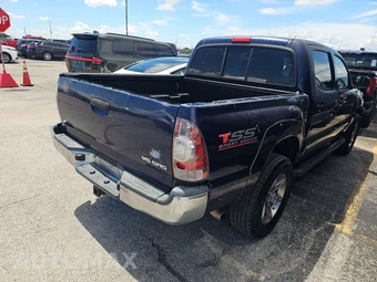 2013 Toyota Tacoma PreRunner Crew Cab Medium Bed – miniatura 4