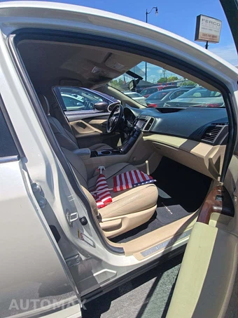 2013 Toyota Venza LE – miniatura 18