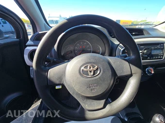 2013 Toyota Yaris L – miniatura 10