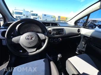 2013 Toyota Yaris L – miniatura 11