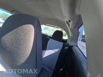 2013 Toyota Yaris L – miniatura 13