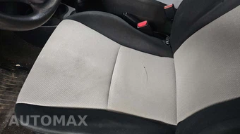 2013 Toyota Yaris L – miniatura 19