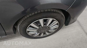 2013 Toyota Yaris L – miniatura 21