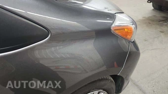 2013 Toyota Yaris L – miniatura 22