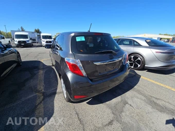 2013 Toyota Yaris L – miniatura 6