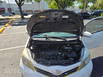 2013 Toyota Yaris LE - miniatura 14